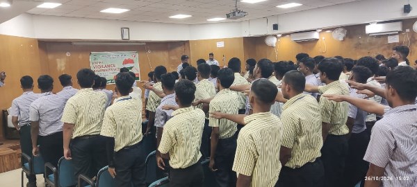 Jamshedpur : आईडीटीआर में सतर्कता जागरूकता कार्यक्रम आयोजित, अधिकारियों एवं विद्यार्थियों ने ली ईमानदारी, पारदर्शिता और सत्यनिष्ठा बनाए रखने की शपथ