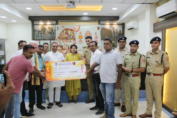 Jhargram : दुर्गापूजा में श्रद्धालुओं की सुविधा और सुरक्षा सुनिश्चित करने के लिए झाड़ग्राम जिला पुलिस ने जारी किया दुर्गापूजा गाइड मैप