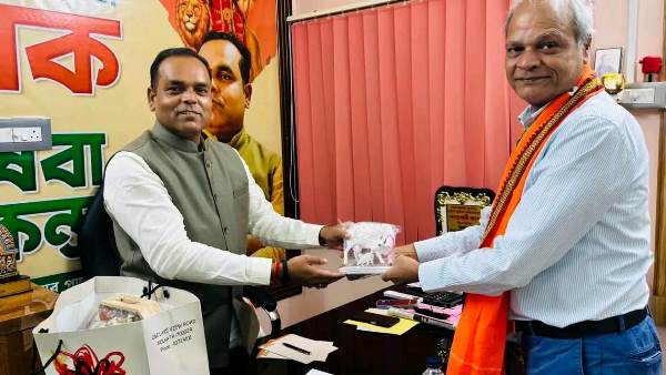 Jhargram : जंगलमहल में कृषि व वन संसाधनों के उपयोग से उद्योग और रोजगार के अवसर विकसित करने की पहल, साल पत्तों की थालियां बिकेंगी मुंबई में