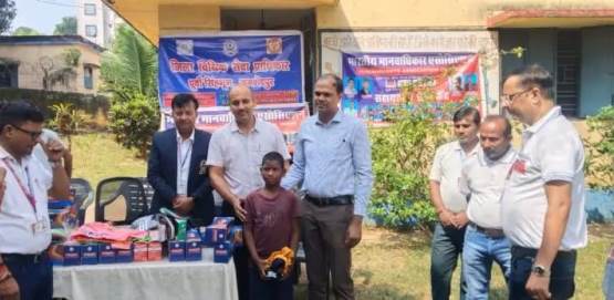 Jamshedpur : गांधी और शास्त्री जयंती पर बाल संप्रेषण गृह के बच्चों के बीच बांटे गए वस्त्र और खाद्य सामग्री