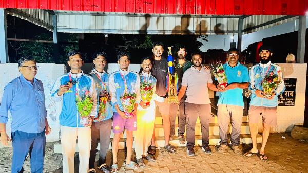 Jamshedpur : नेशनल क्रिकेट टूर्नामेंट अंडर – 19 में भाग लेकर शहर लौटे खिलाड़ियों का हुआ स्वागत