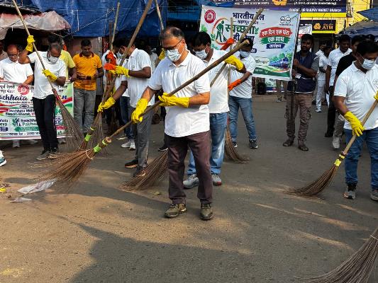 Kharagpur : स्वच्छता ही सेवा 2026 अभियान के तहत ‘एक दिन, एक घंटा, एक साथ’ सामूहिक श्रमदान कार्यक्रम का आयोजन