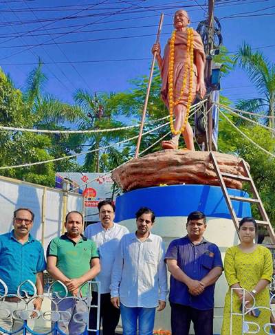 Medinipur : मेदिनीपुर शहर में श्रद्धा के साथ याद किए गए राष्ट्रपिता गांधी और पूर्व प्रधानमंत्री शास्त्री 