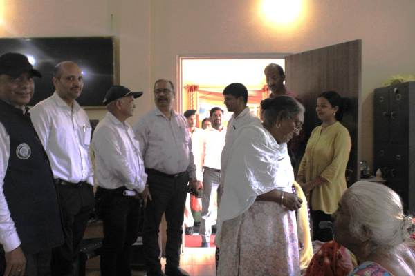 Jamshedpur : अंतरराष्ट्रीय वृद्धजन दिवस पर ओल्ड एज होम में जागरूकता कार्यक्रम का आयोजन, डालसा सचिव बोले, बुजुर्ग बोझ नहीं अनुभव की पूंजी हैं