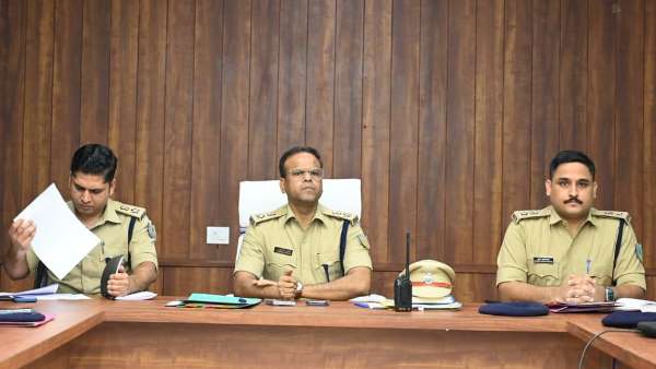 Jamshedpur : दुर्गा पूजा को लेकर जमशेदपुर पुलिस अलर्ट, एसएसपी ने अपराध नियंत्रण और विधि-व्यवस्था को लेकर दिए सख्त निर्देश