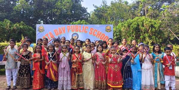 Chaibasa : टाटा डीएवी पब्लिक स्कूल, नोवामुंडी में विश्व ओजोन दिवस के प्रतिभागी हुए पुरष्कृत