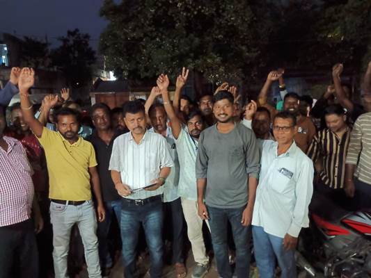 Jadugora : यूसिल के सात हजार ठेका मजदूरों ने अर्जित छुट्टी व बोनस के भुगतान की मांग को लेकर किया प्रदर्शन, 19 अक्टूबर से हड़ताल की दी चेतावनी